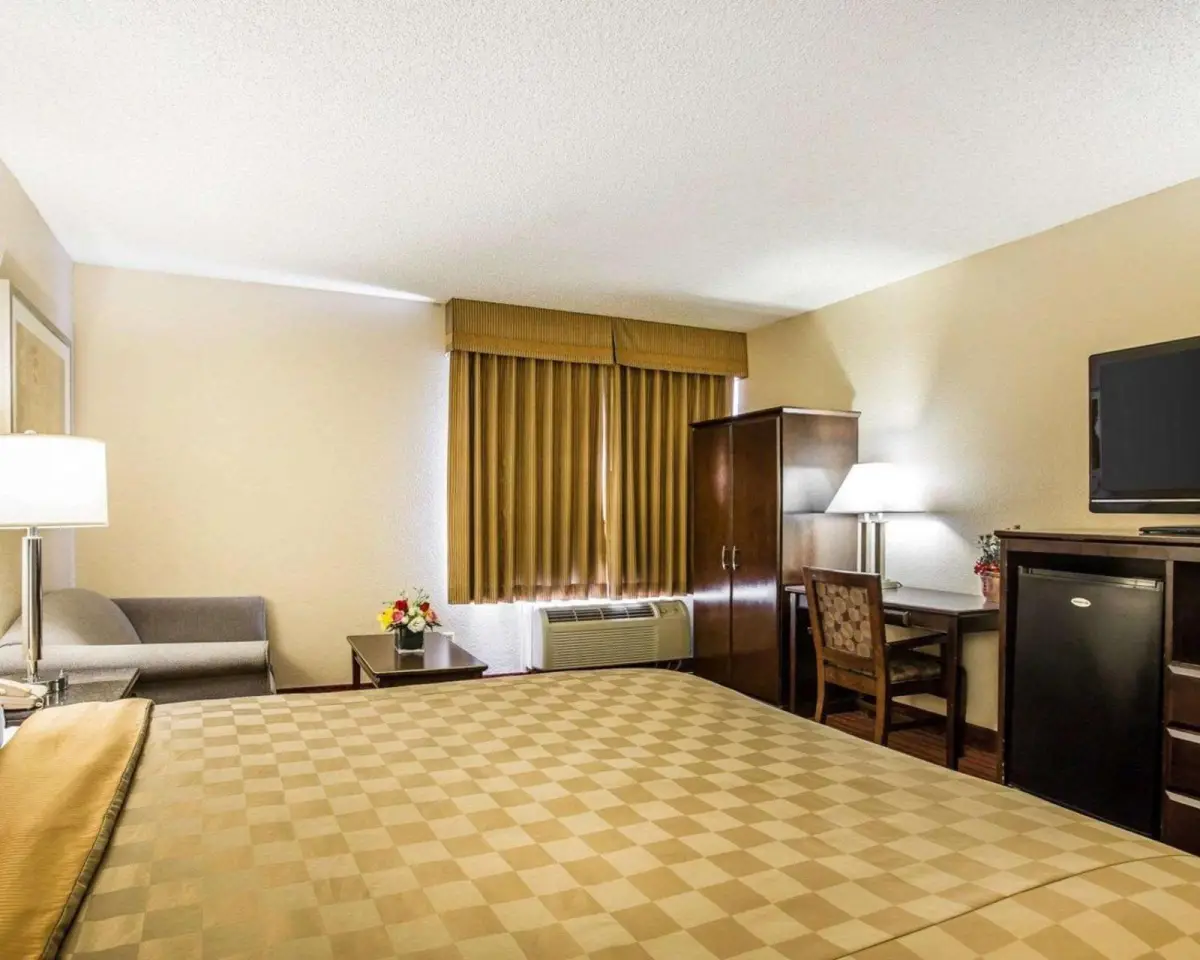 California Inn and Suites Bakersfield 10