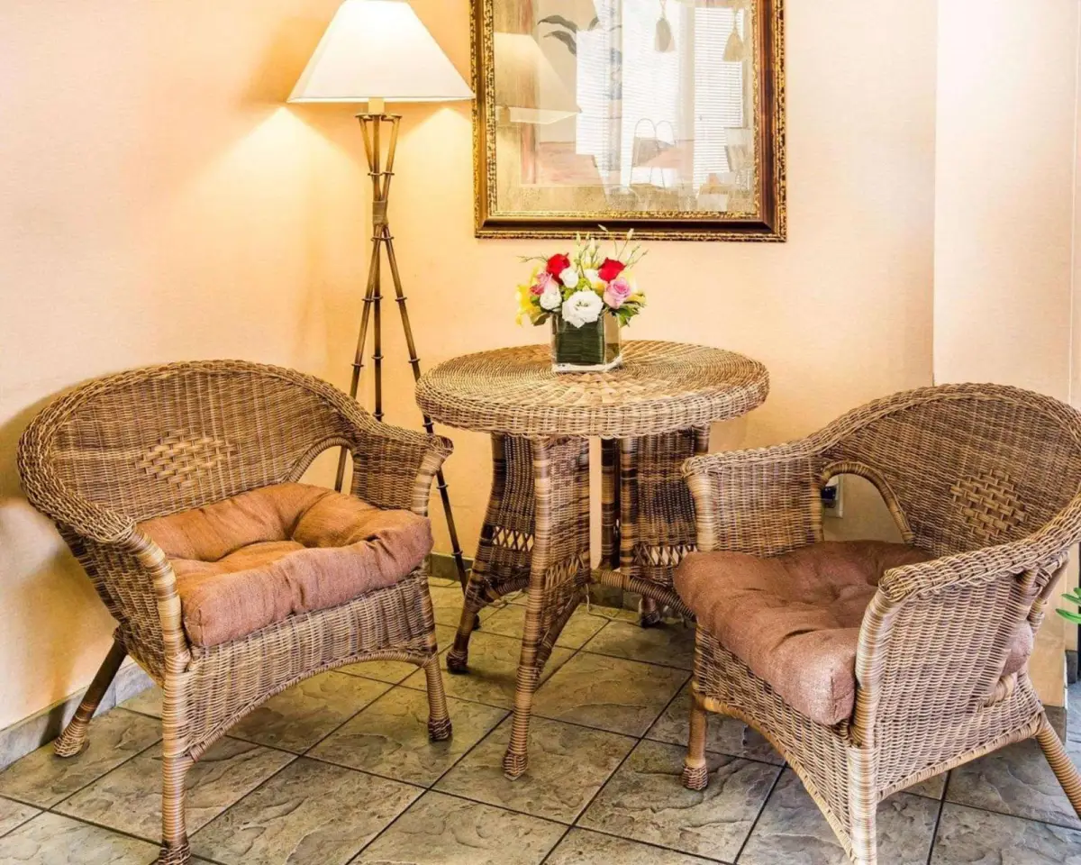 California Inn and Suites Bakersfield 4