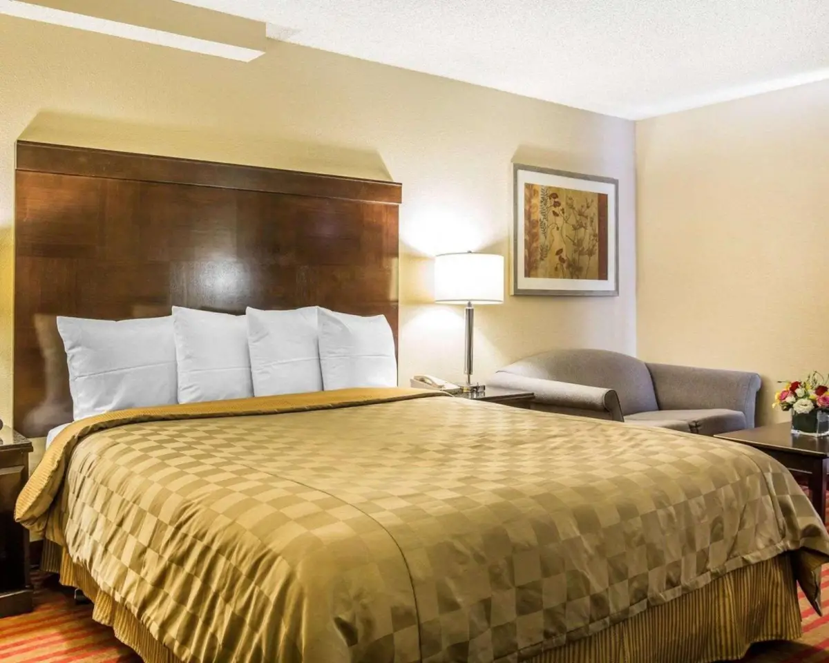 California Inn and Suites Bakersfield 7