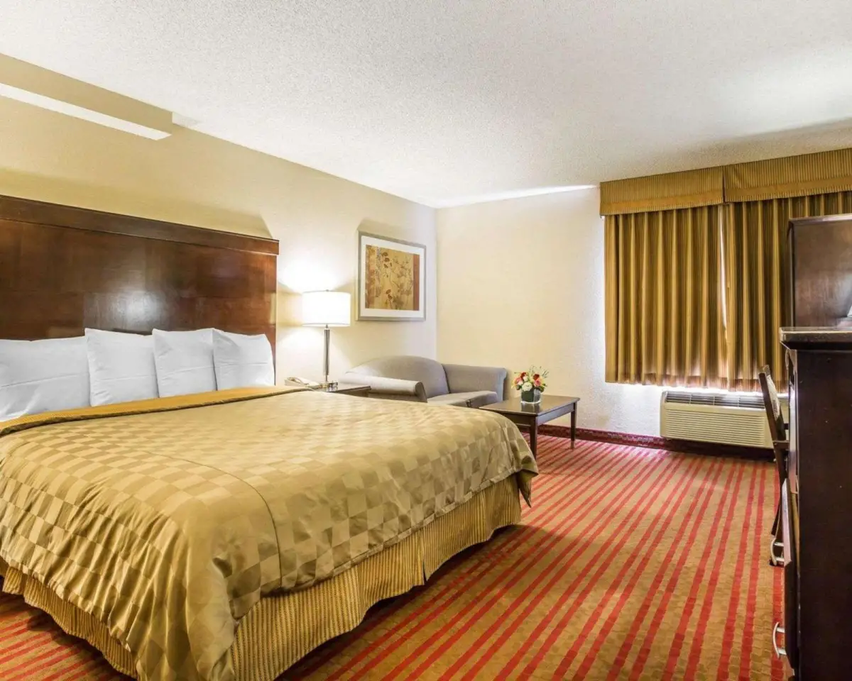 California Inn and Suites Bakersfield 8